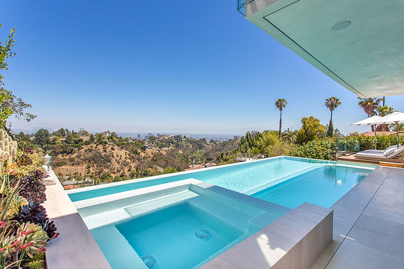 Reberto LA Mansion pool